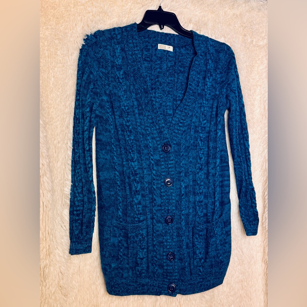Old Navy Cable Knit Cardigan 💙 Size Medium
